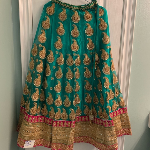 Indian heavy embroidery lehenga choli - Picture 3 of 10